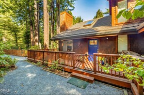 Exterior - Dacha Life 3BR 2BA sunny sanctuary among the trees in Fort Bragg Ca. (Fort Bragg)