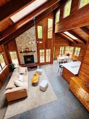 Smart TV - Dacha Life 3BR 2BA sunny sanctuary among the trees in Fort Bragg Ca. (Fort Bragg)