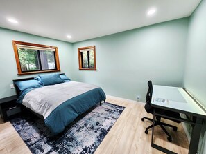 3 bedrooms, free WiFi, bed sheets - Dacha Life 3BR 2BA sunny sanctuary among the trees in Fort Bragg Ca. (Fort Bragg)