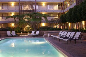 泳池