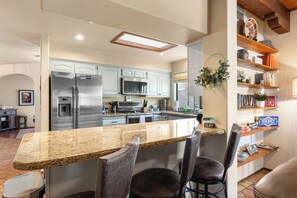 Coffee/tea maker, fridge, microwave, oven - Paradise Valley Oasis - Private Pool + Hot Tub - Near Kierland Commons & Golf (Scottsdale)