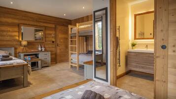 6 bedrooms, iron/ironing board, WiFi, bed sheets