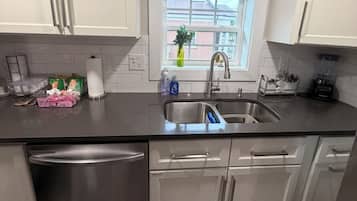 Coffee/tea maker, fridge, microwave, oven