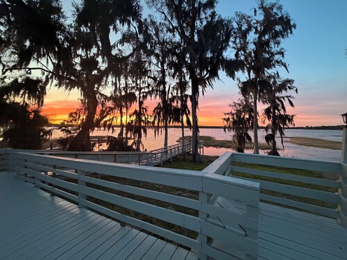 Blue Heron Lakehouse • Private Dock • Kayaks/Paddleboards • Family/Pet Friendly