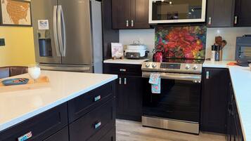 Coffee/tea maker, fridge, microwave, oven