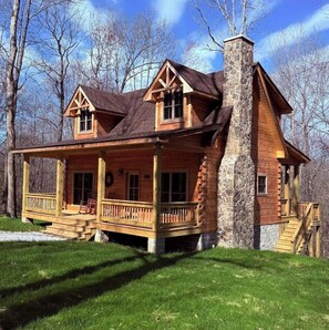 Exterior - 6BR 4bathroom 2-Cabin Retreat for 12 near Lake Ramp With large parking lot. (Tullahoma)