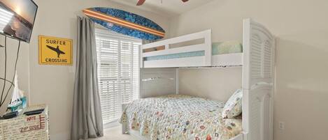 3 habitaciones, tabla de planchar con plancha, wifi y ropa de cama