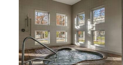 Beautiful Resort 2-bedroom condo with all the amenities at New Jersey Shore!