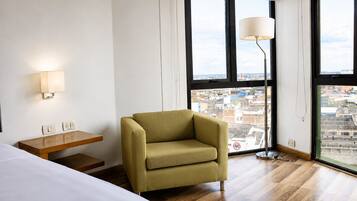 Junior Room, Balcony, City View | Living area