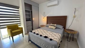 Desk, iron/ironing board, WiFi, bed sheets