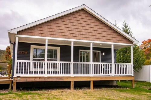 💙 Leland Blue on M-22 | 3BR Bay-View Family Home | Suttons Bay Area