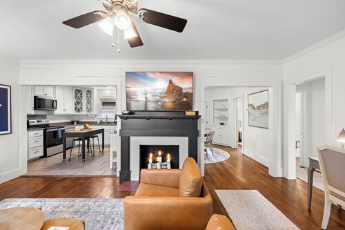 NEW! King Beds, Walk Downtown-Magnolia Cottage-