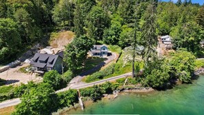 Exterior - Charming 3-bedroom house in enjoyable Gig Harbor with AC (Gig Harbor)