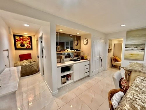Vancouver Vacation Home Near Parks, Downtown, Metrotown & Major Attractions