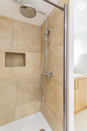 Shower, towels - L'Atelier des Sens - PLOTTES (PLOTTES)