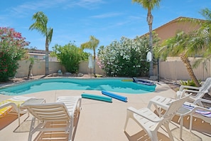 Outdoor pool, a heated pool - Family Home, Sleeps 14, Heated Salt Pool, BBQ, Volleyball, games & more (Phoenix)