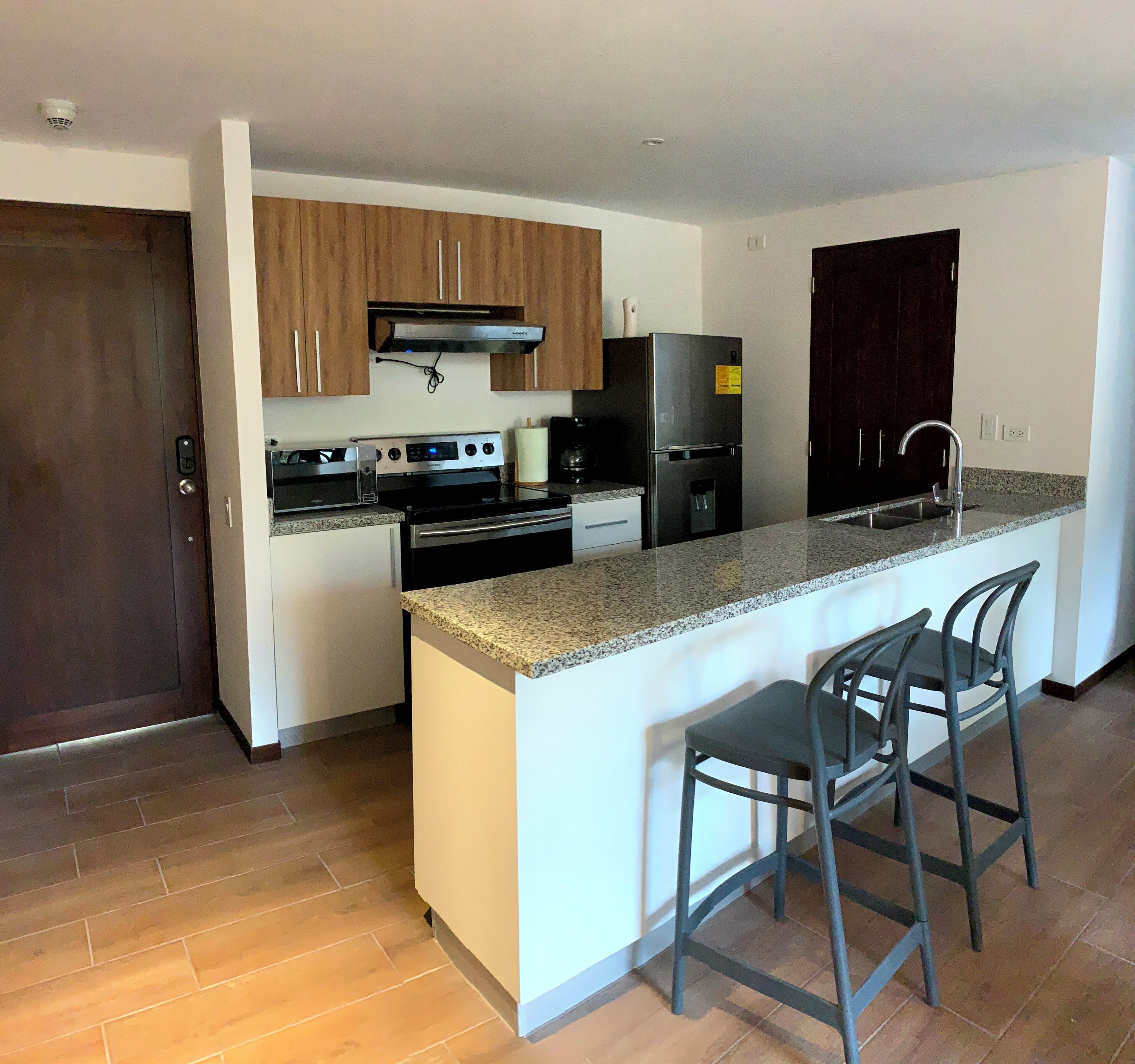 Coffee/tea maker, fridge, microwave, oven