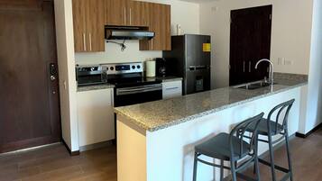 Coffee/tea maker, fridge, microwave, oven