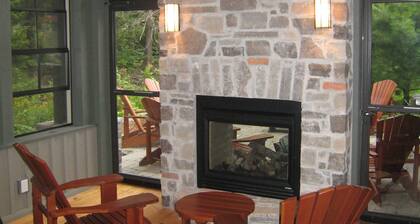 Fully equipped cottage on Lake Joseph at Rocky Crest, Lakeside development.