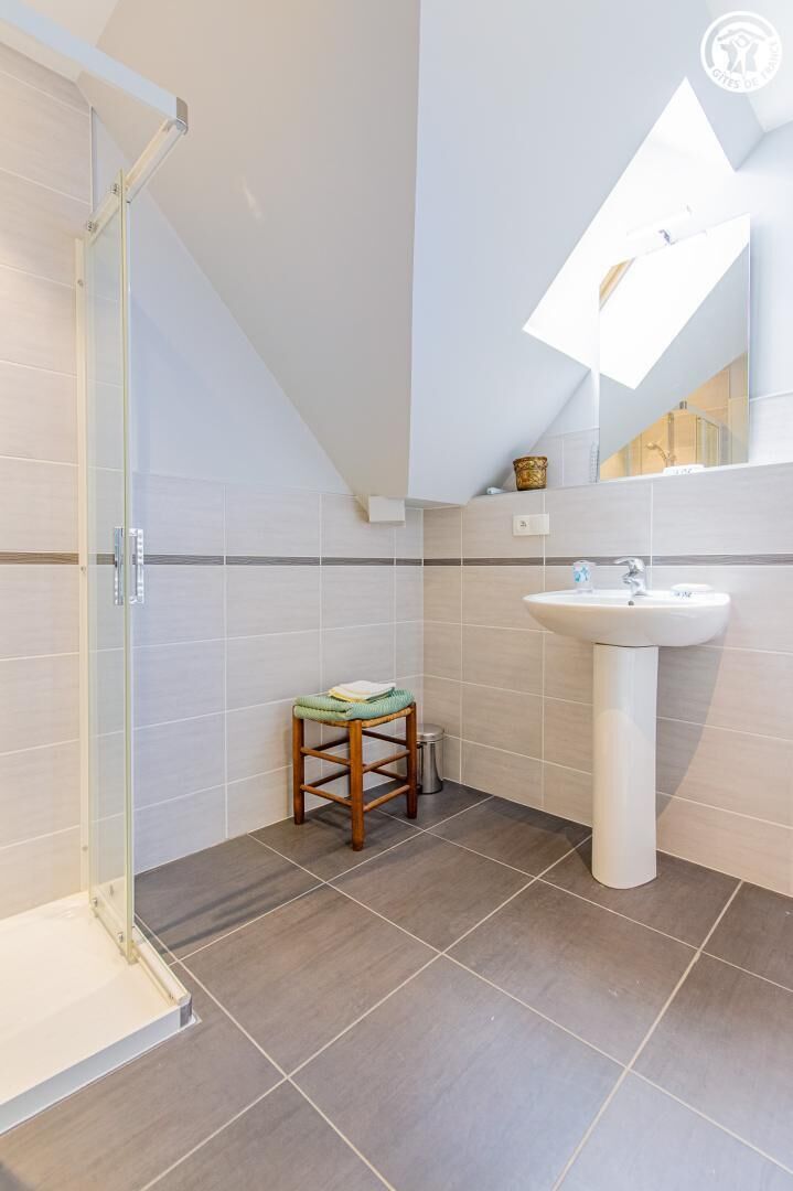 Shower, towels
