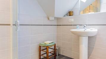 Shower, towels