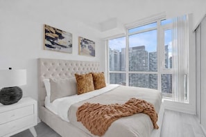 Comfort Apartment, City View | In-room safe, soundproofing, iron/ironing board, free WiFi - The Ellison Suites - Downtown Toronto (Toronto)