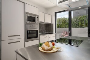 Coffee/tea maker, fridge, microwave, oven - House Explorer One (Istria - Funtana) (Funtana)