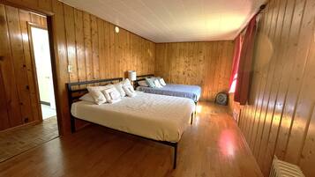 4 habitaciones, tabla de planchar con plancha, wifi y ropa de cama