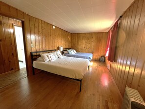 4 habitaciones, tabla de planchar con plancha, wifi y ropa de cama 