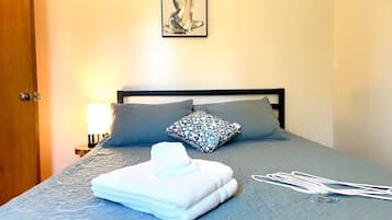 4 bedrooms, iron/ironing board, WiFi, bed sheets