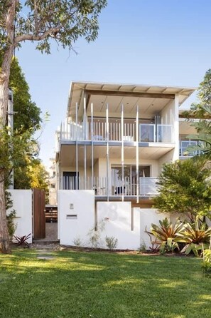 Exterior - Townhouse with Private Magnesium Pool (Noosa Heads)