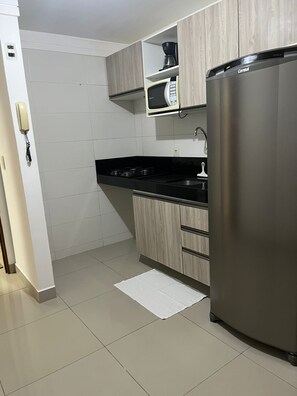 Family Apartment, Lanai | Private kitchen - Melhor hospedagem em Ponta de Campina (Cabedelo)