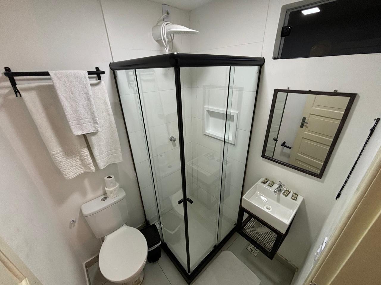 Classic Double Room | Bathroom | Towels, soap, toilet paper