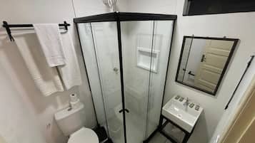 Classic Double Room | Bathroom | Towels, soap, toilet paper