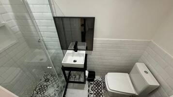 Shared Dormitory | Bathroom | Towels, soap, toilet paper