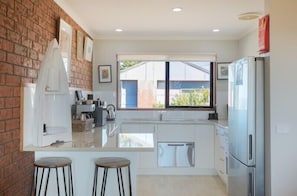 Coffee/tea maker, fridge, microwave, stovetop - Viewpoint - Sparkling Coastline Views (Bega Valley)