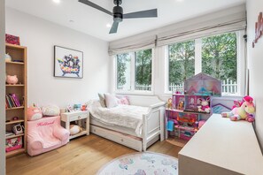 Room - Perfectly upgraded/located home in one of the most desired pockets in Hermosa. (Hermosa Beach)