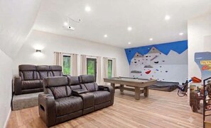 Interior - Indian Valley Chalet (Anchorage)
