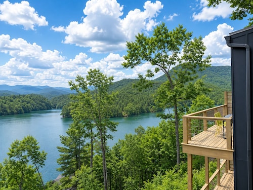 Hidden Point House | Stunning Lake Views