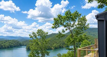 Hidden Point House | Stunning Lake Views