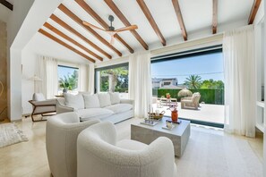 Smart TV, fireplace, books - Valeria - By Amarina Villas (JAVEA)