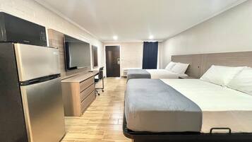 Deluxe Double Room | Desk, laptop workspace, free WiFi