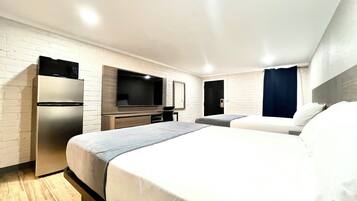 Deluxe Double Room | Desk, laptop workspace, free WiFi