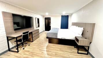 Deluxe Room, 1 King Bed | Desk, laptop workspace, free WiFi