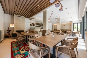 House - Odat n Bog Room 4 - Zana (Shkrel)