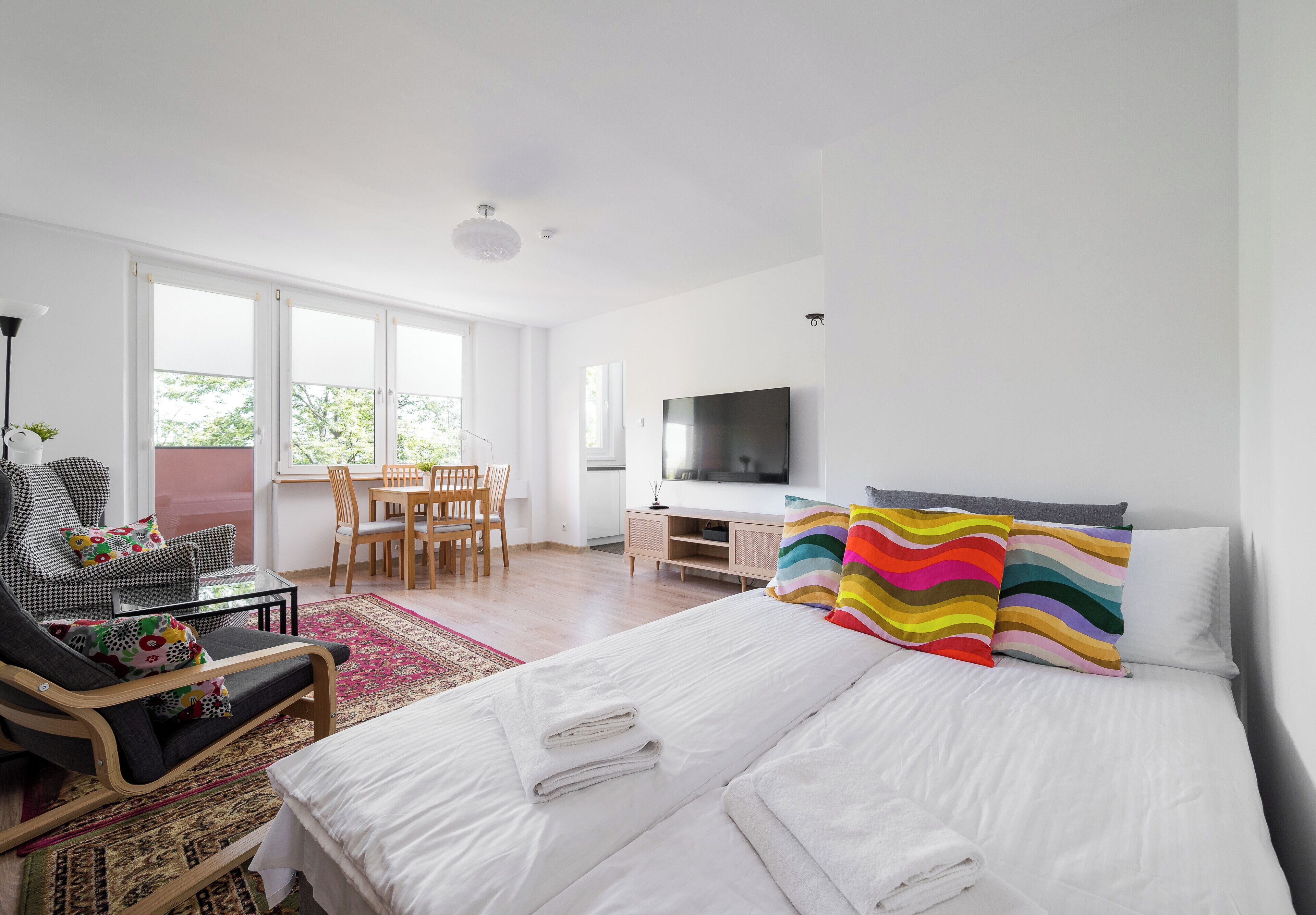 Iron/ironing board, WiFi, bed sheets