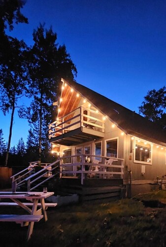 Beautiful Lake View Cottage in the Cariboo