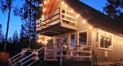 Beautiful Lake View Cottage in the Cariboo