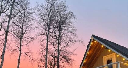 Beautiful Lake View Cottage in the Cariboo