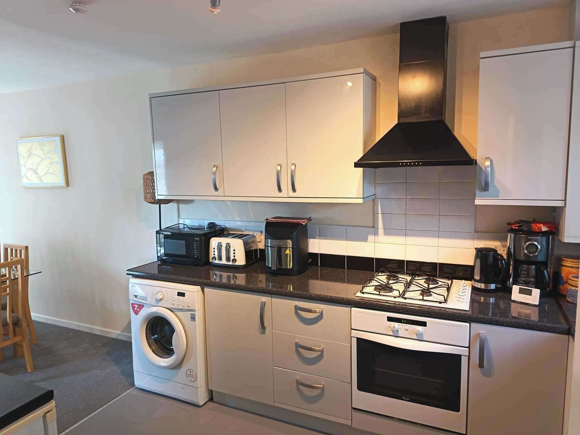 Coffee/tea maker, fridge, microwave, oven